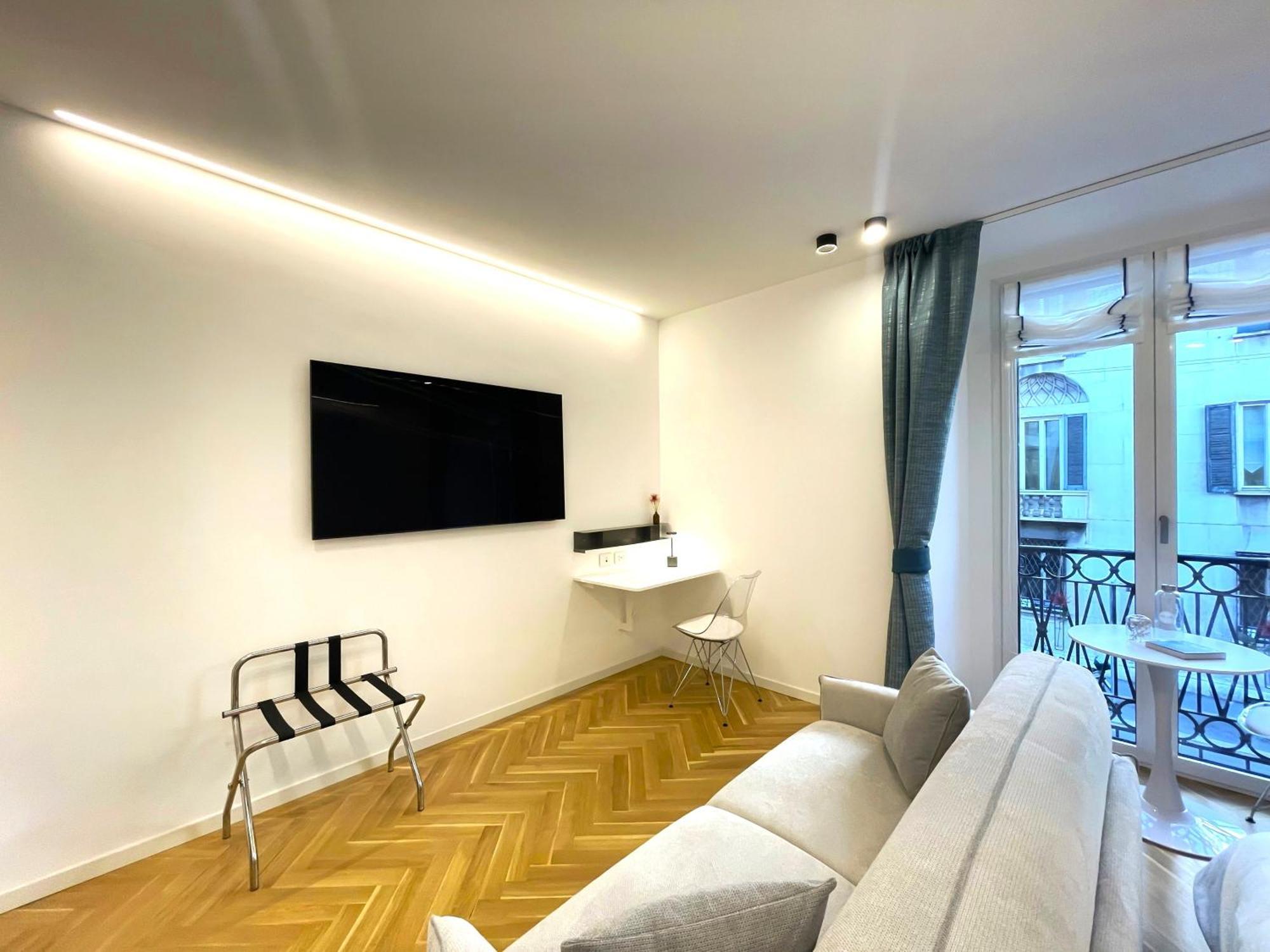 B And G San Babila- Luxury In The Heart Of Milano - Design District Hotel Exterior photo