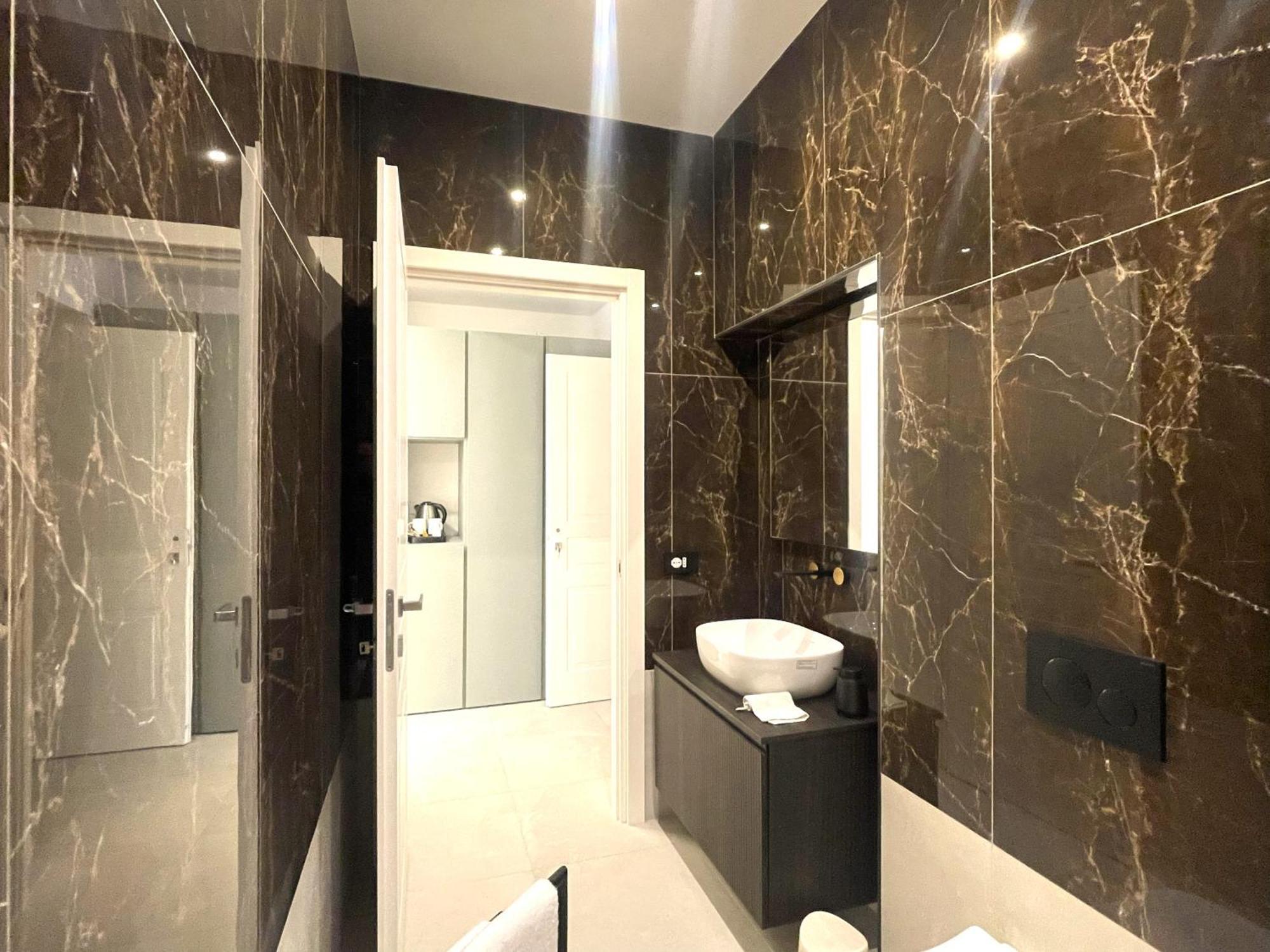 B And G San Babila- Luxury In The Heart Of Milano - Design District Hotel Exterior photo
