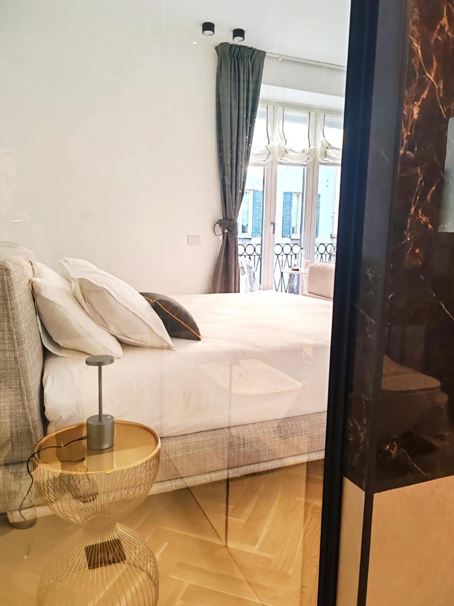 B And G San Babila- Luxury In The Heart Of Milano - Design District Hotel Exterior photo