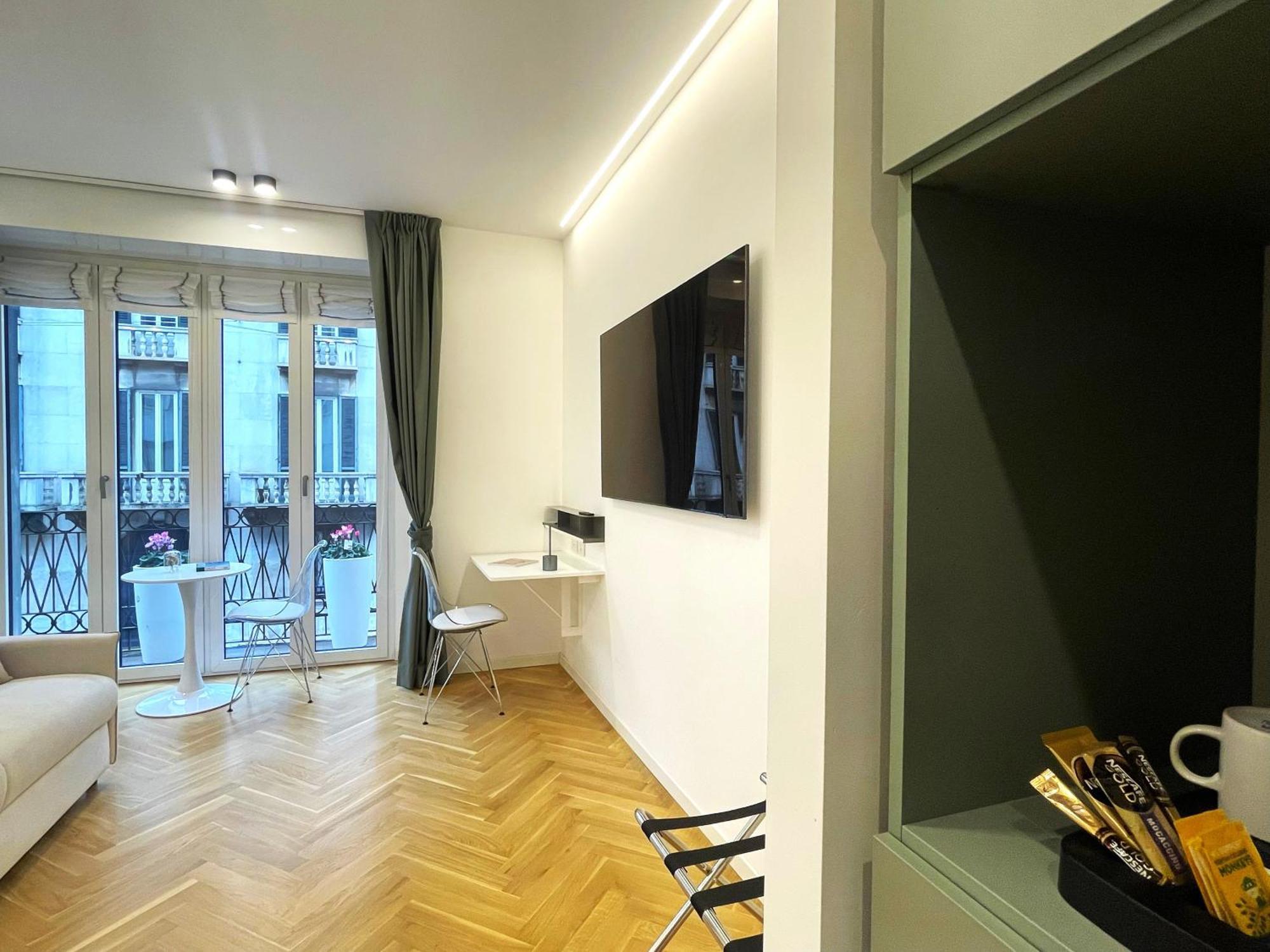 B And G San Babila- Luxury In The Heart Of Milano - Design District Hotel Exterior photo