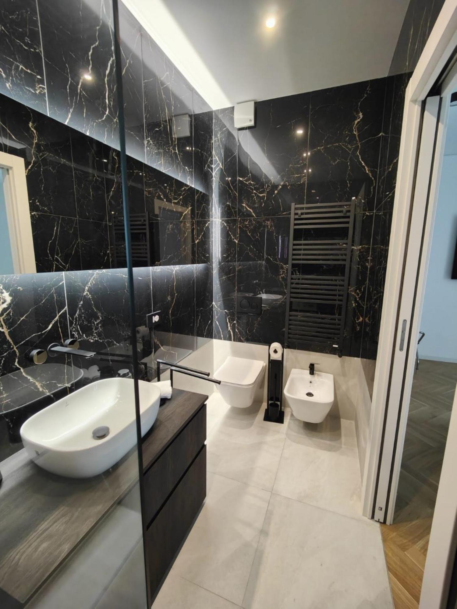 B And G San Babila- Luxury In The Heart Of Milano - Design District Hotel Exterior photo