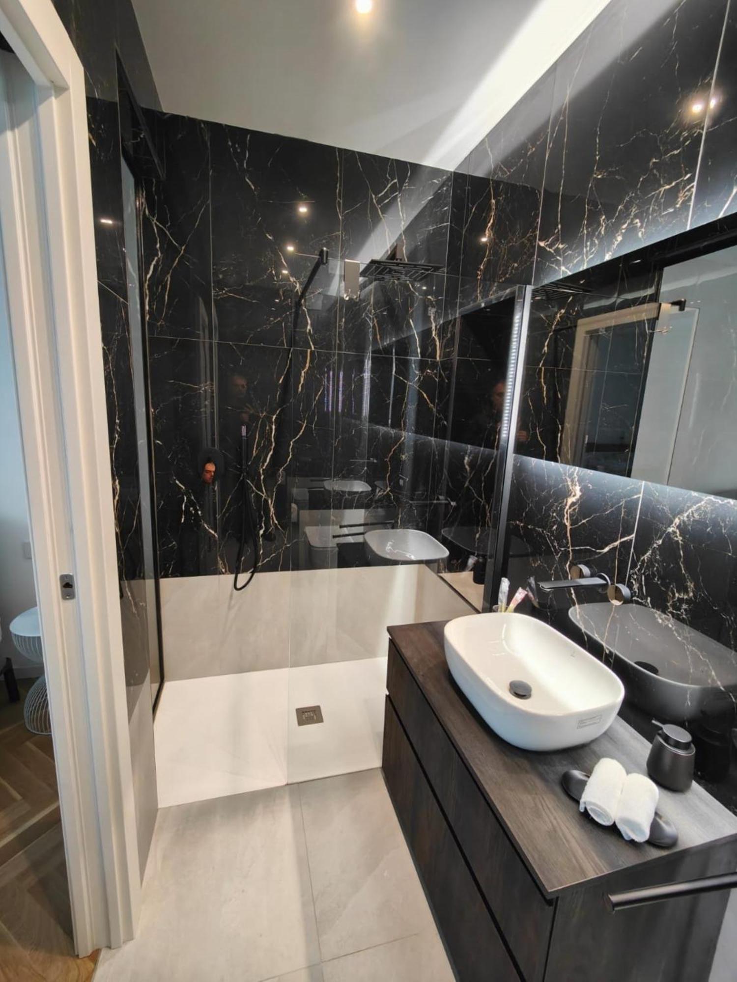 B And G San Babila- Luxury In The Heart Of Milano - Design District Hotel Exterior photo